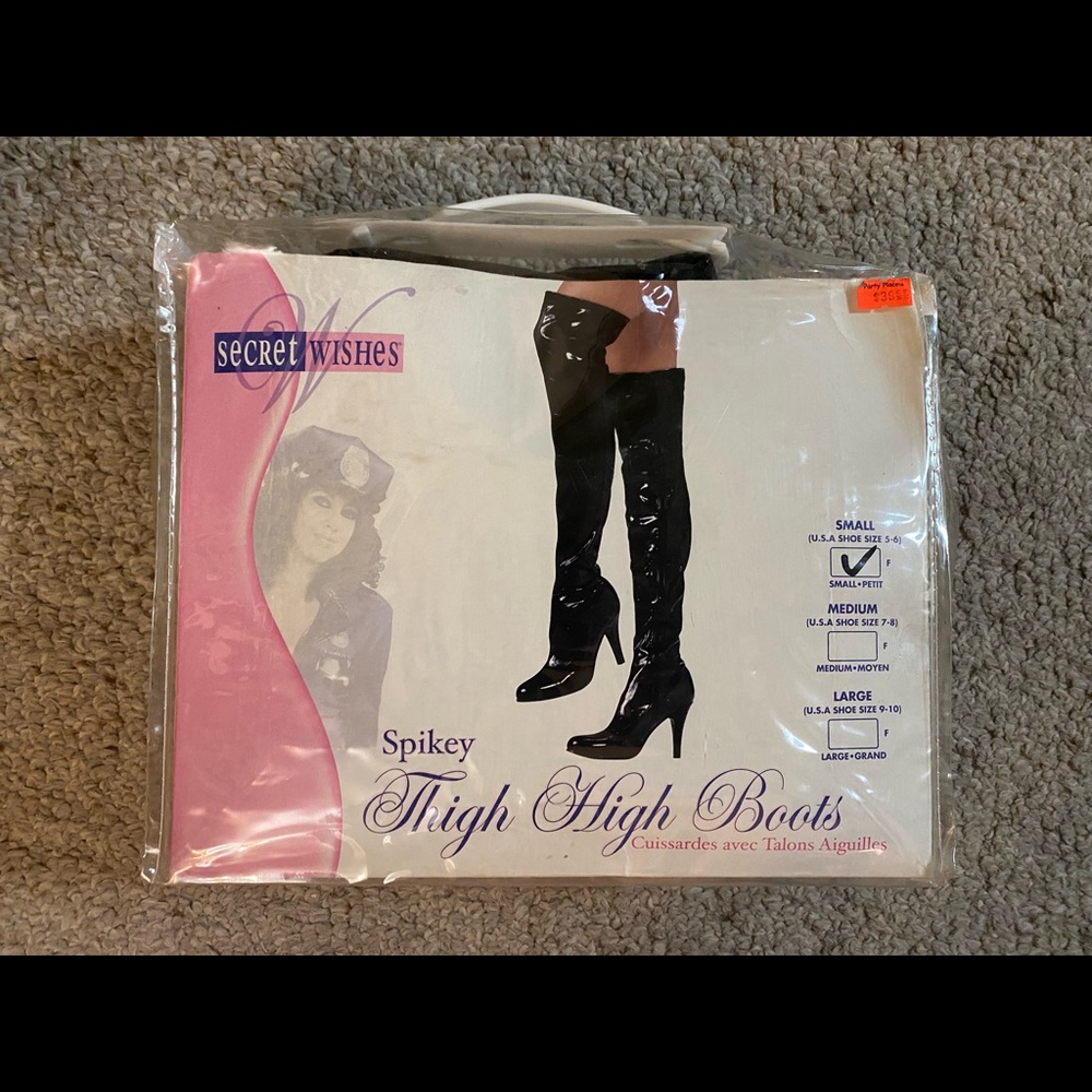 New in Bag, Costume boots